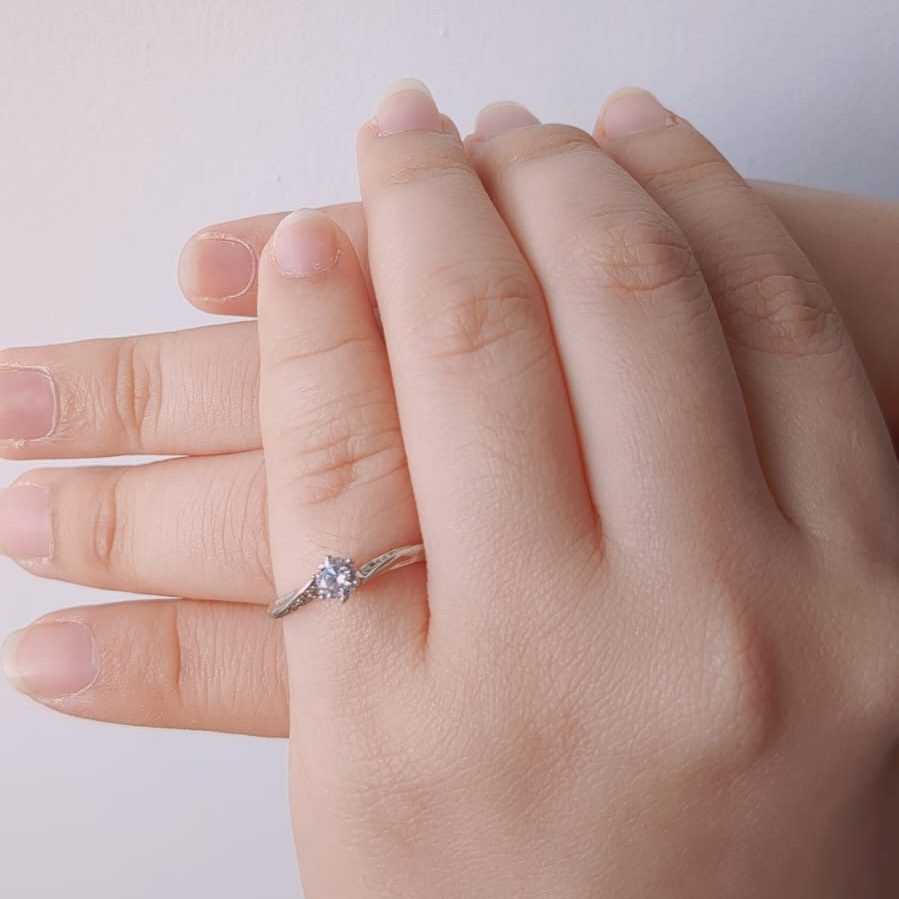 Illustration showing ring finger meanings in Japanese culture